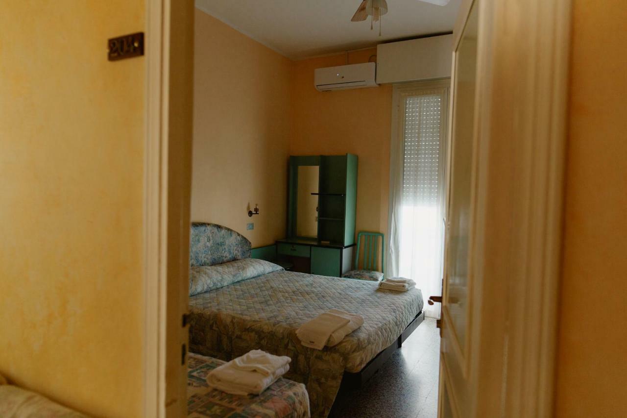 Hotel Lauretta 贝拉里亚-伊贾马里纳 外观 照片
